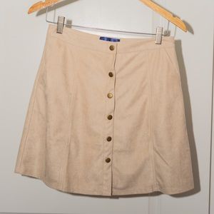 👒Cute, faux suede skirt w/ pockets!